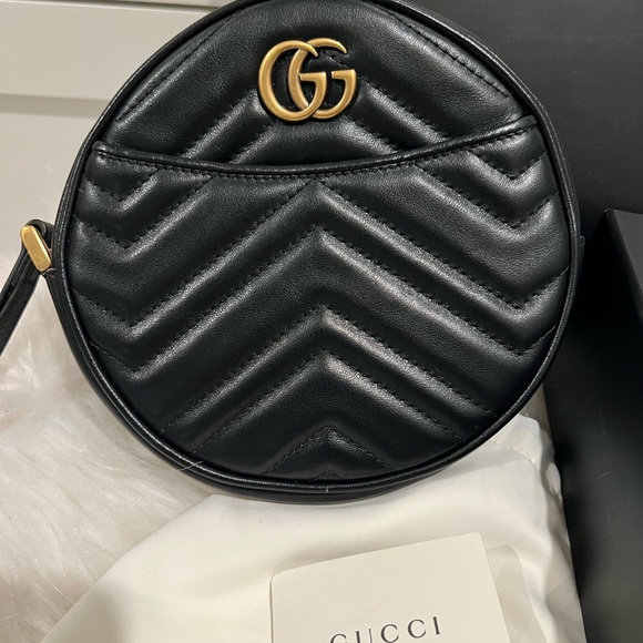 Small Gucci Wristlet - Picture 2 of 9